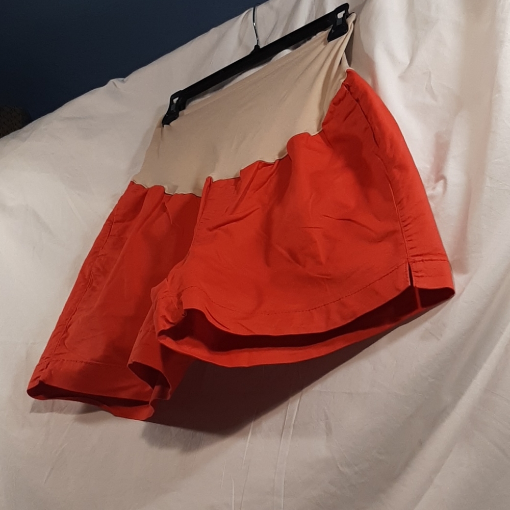 OLD NAVY MATERNITY SHORTS